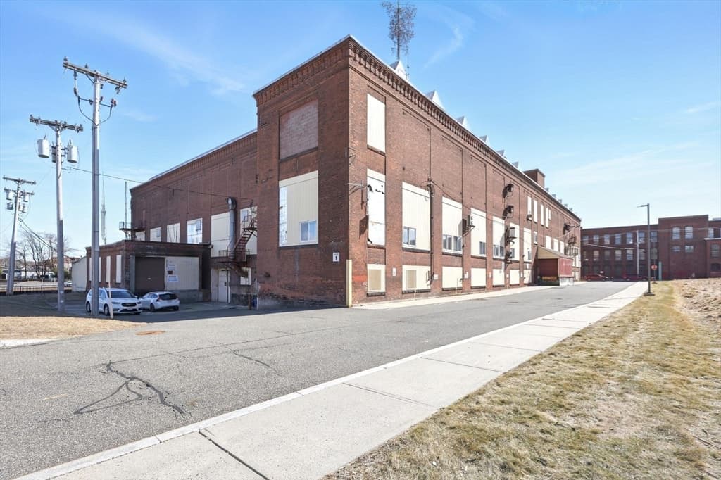 1 Bigelow St, Holyoke MA 01040 photo 6