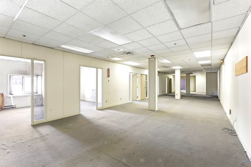 1 Bigelow St, Holyoke MA 01040 photo 3