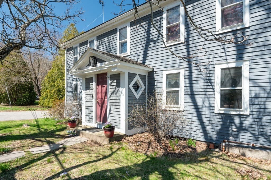 Single Family Residence at 231 West Main St, Georgetown MA 01833, Georgetown, photo 2 of 29