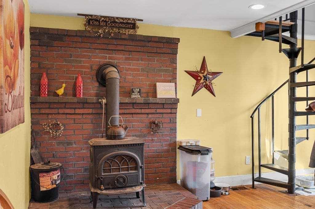 Single Family Residence at 231 West Main St, Georgetown MA 01833, Georgetown, photo 7 of 29