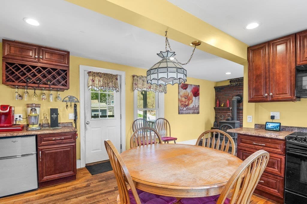 Single Family Residence at 231 West Main St, Georgetown MA 01833, Georgetown, photo 5 of 29