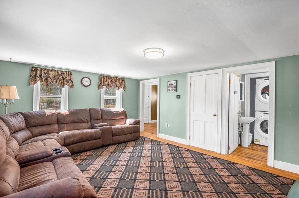 Single Family Residence at 231 West Main St, Georgetown MA 01833, Georgetown, photo 9 of 29