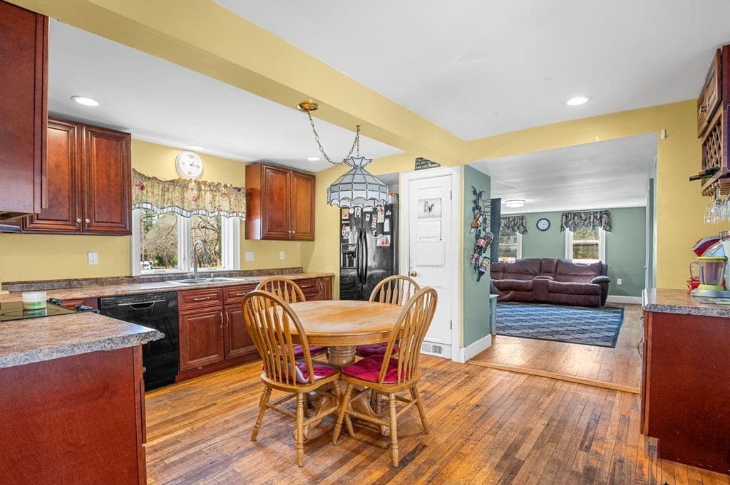 Single Family Residence at 231 West Main St, Georgetown MA 01833, Georgetown, photo 4 of 29