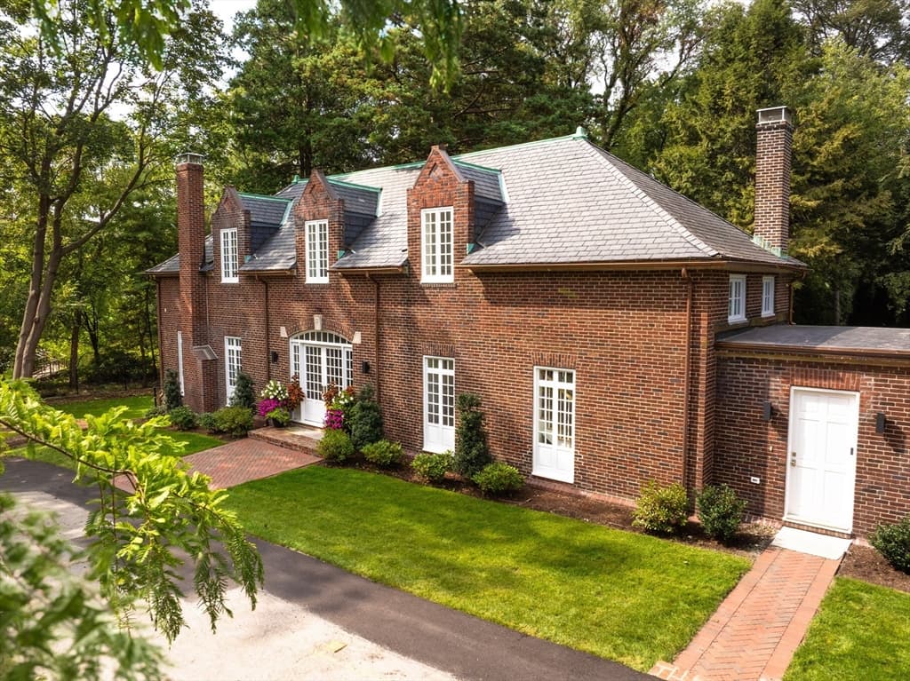 178 Ivy Street, Brookline MA 02446