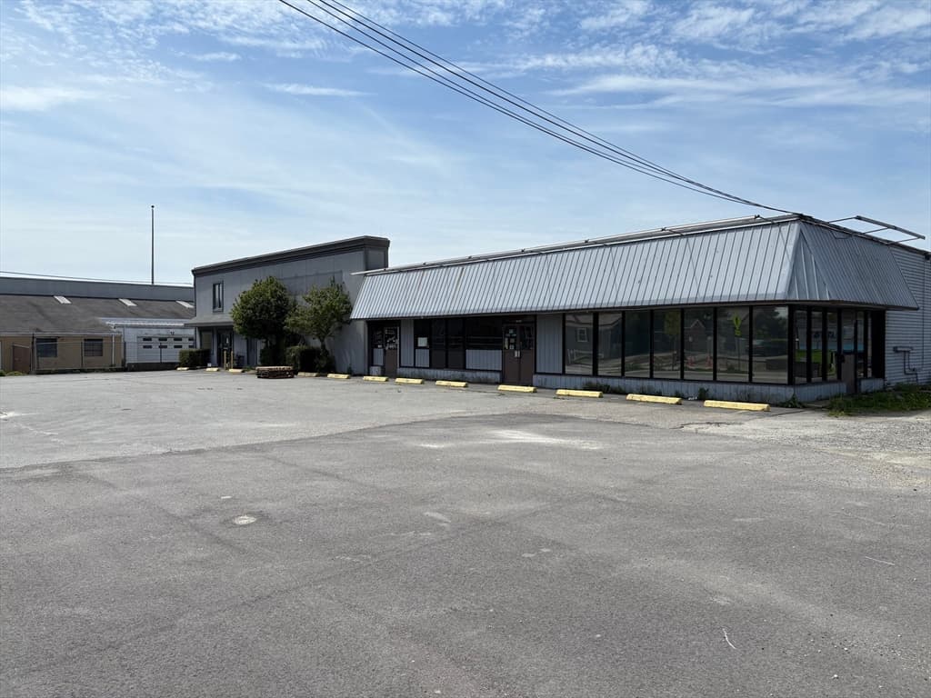 525-527 Church St, New Bedford MA 02745