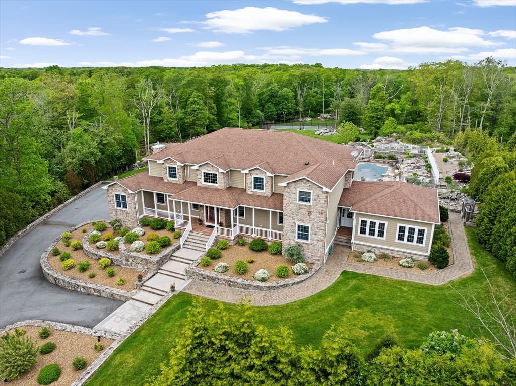 33 Moniz Drive, Westport MA 02790