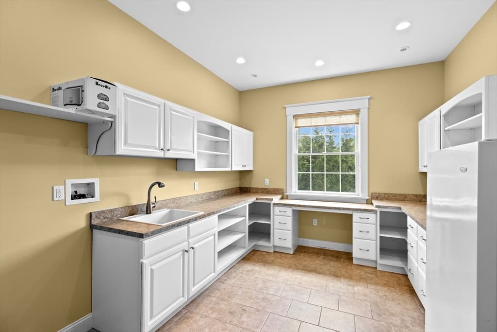 Single Family Residence at 33 Moniz Drive, Westport MA 02790, photo 33 of 42