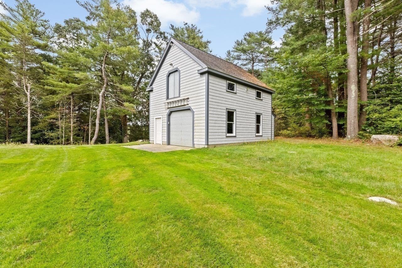 Single Family Residence at 26 Mordecai Lincoln Road, Scituate MA 02066, photo 7 of 36