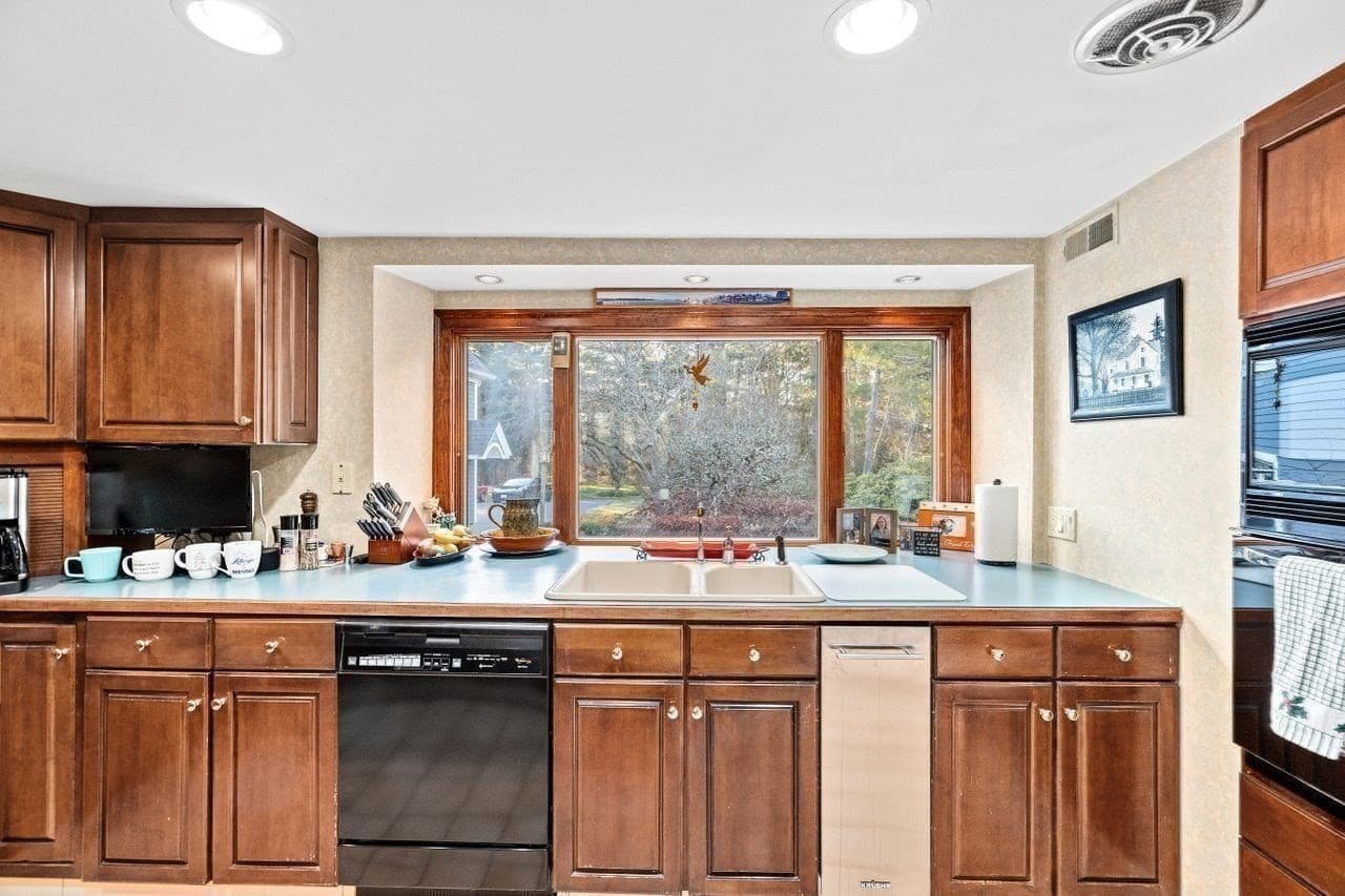 Single Family Residence at 26 Mordecai Lincoln Road, Scituate MA 02066, photo 25 of 36