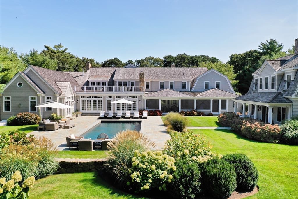 440 Grand Island Dr, Barnstable MA 02655