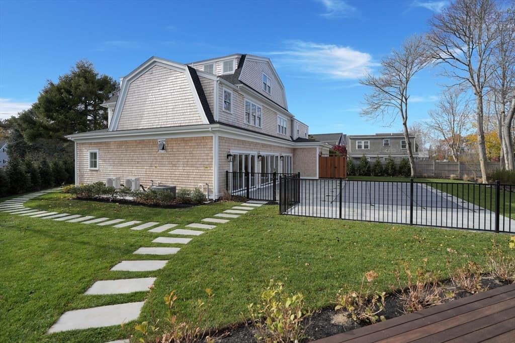 Single Family Residence at 23 Pinehurst Road, Edgartown MA 02539, Edgartown, photo 4 of 42