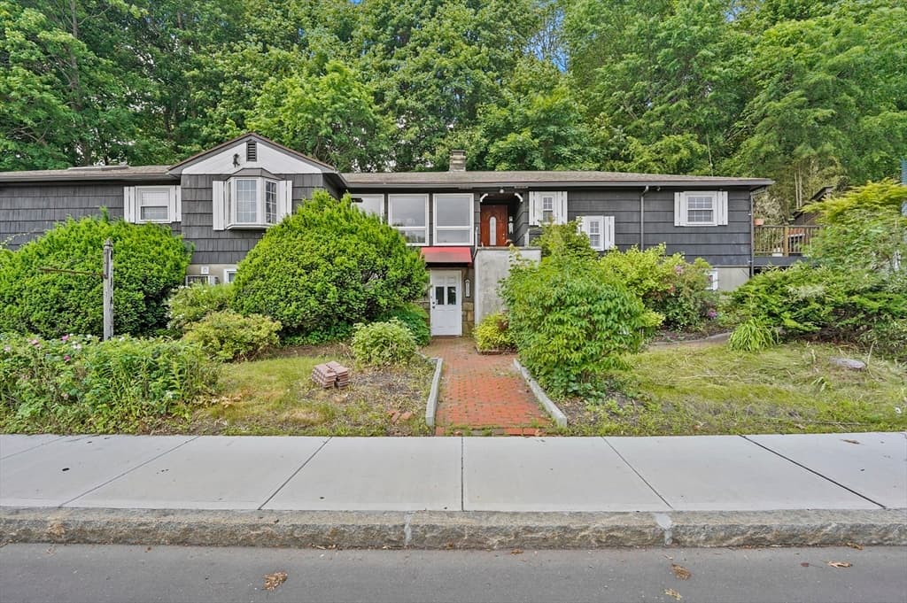 Single Family Residence at 577 Grove Street, Worcester MA 01605, photo 2 of 39