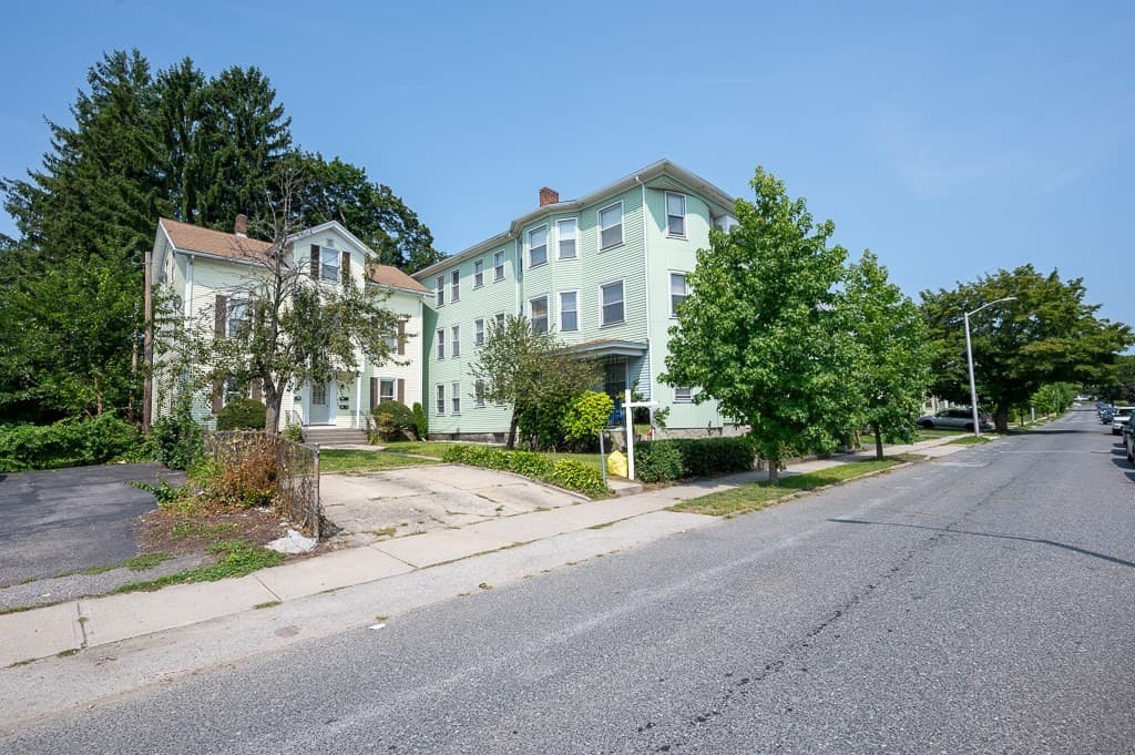 9-11 Dover St, Worcester MA 01609