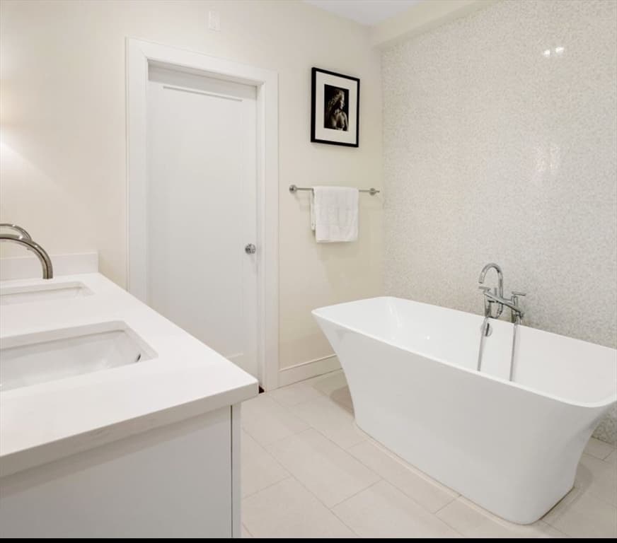 Condominium at 1-3 Winter Place # 3, Boston MA 02108, photo 18 of 23