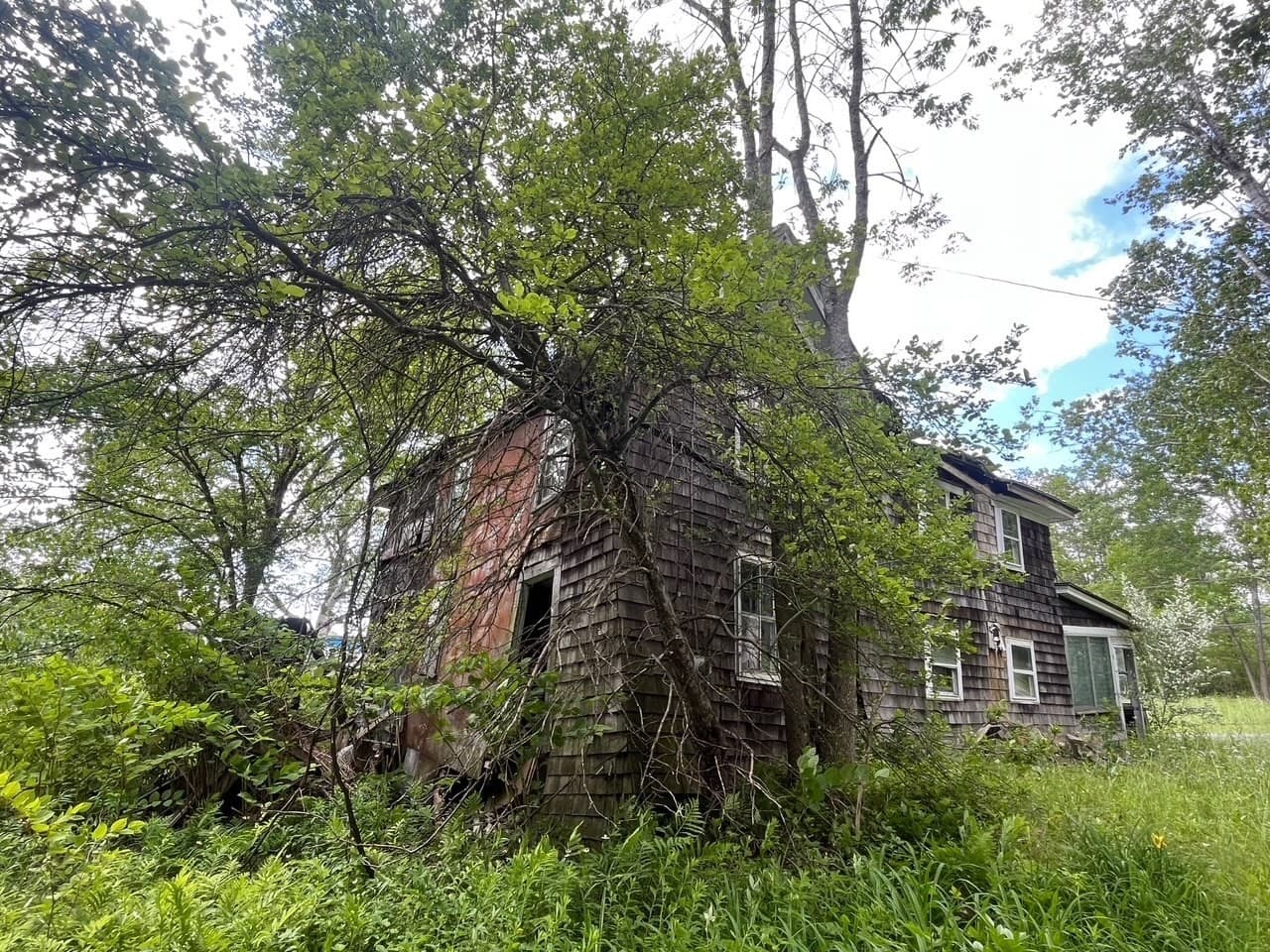 Single Family Residence at 477 Mohawk Trl, Florida MA 01343, photo 6 of 9