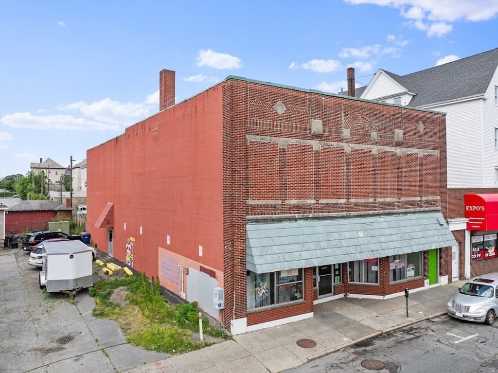 1637 Acushnet Ave, New Bedford MA 02746