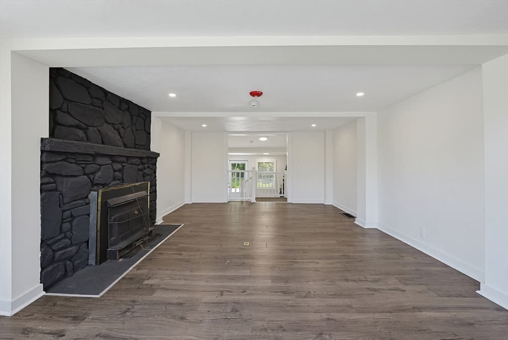 130 High St, Upton MA 01568 photo 3