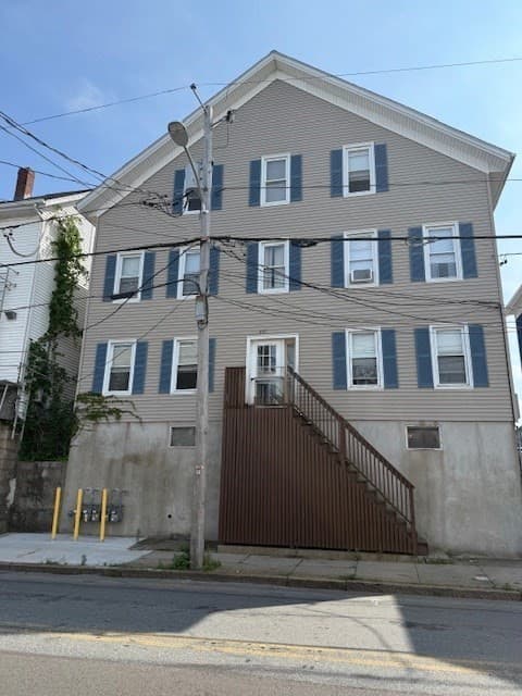 207 Rodman St, Fall River MA 02721