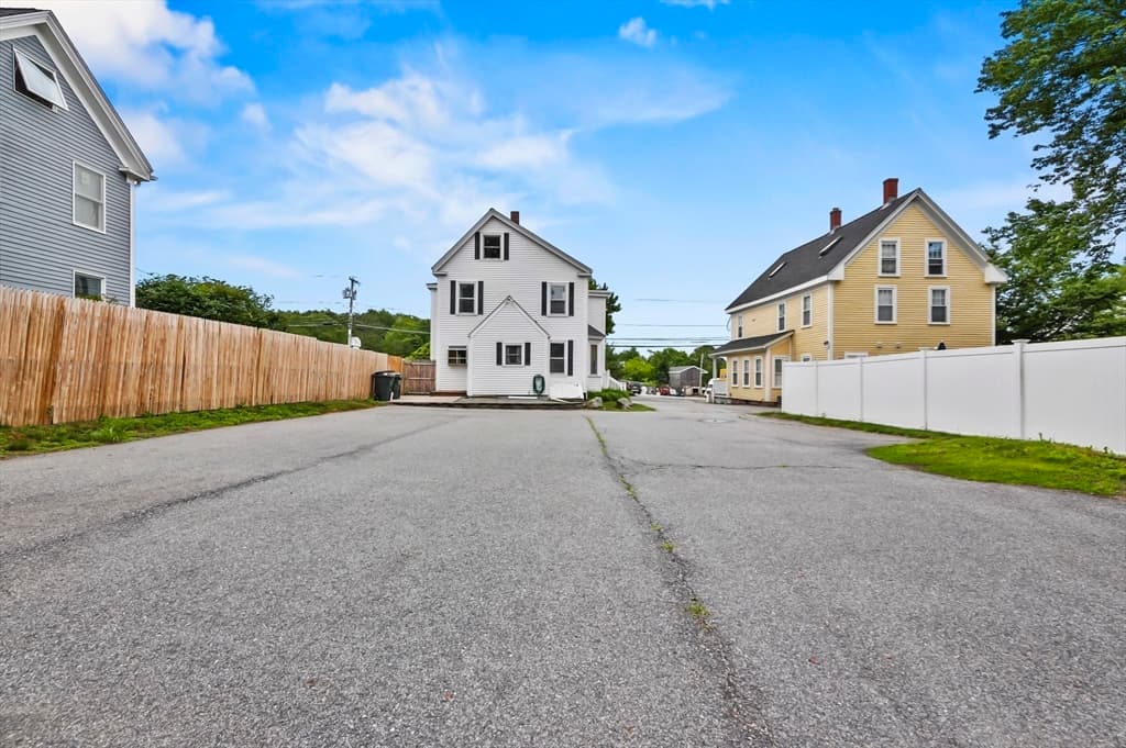 Commercial Sale at 182 State St, Newburyport MA 01950, photo 5 of 34