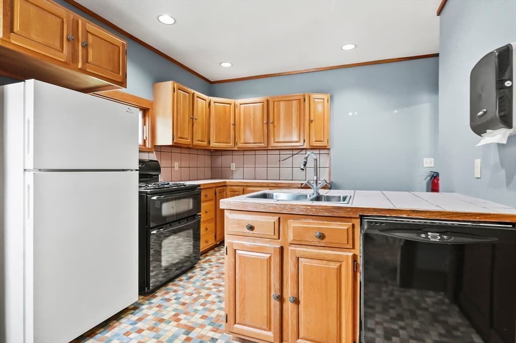 Commercial Sale at 182 State St, Newburyport MA 01950, photo 14 of 34