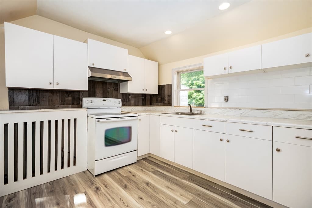Single Family Residence at 211 Copeland St, Quincy MA 02169, photo 7 of 40