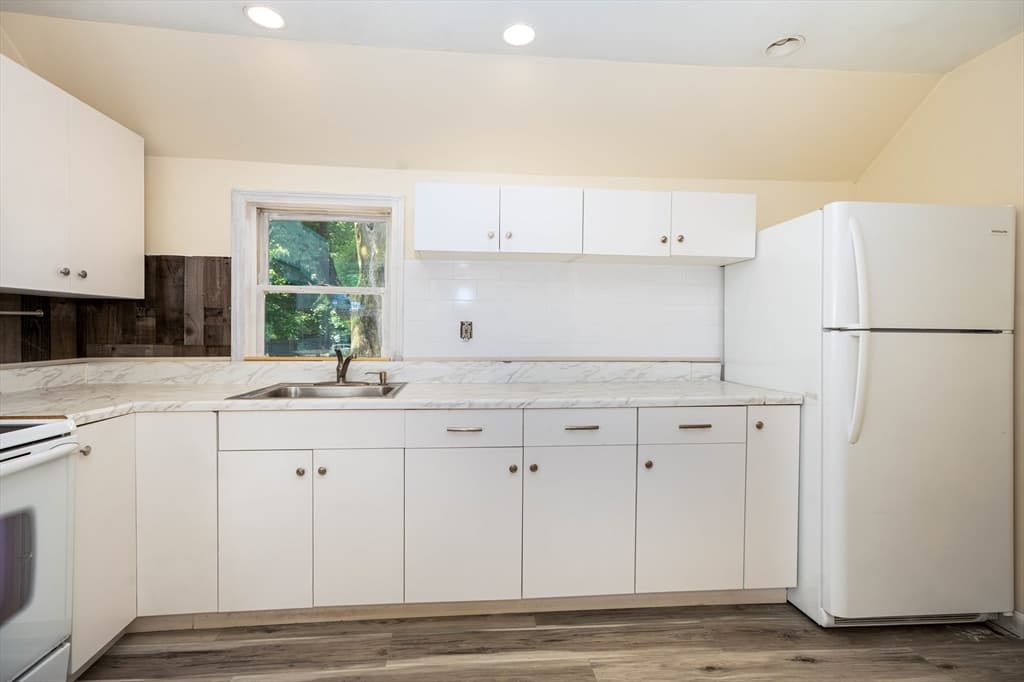 Single Family Residence at 211 Copeland St, Quincy MA 02169, photo 8 of 40