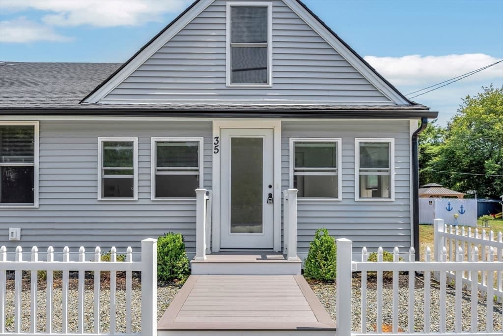 35 Locust Street, Wareham MA 02532
