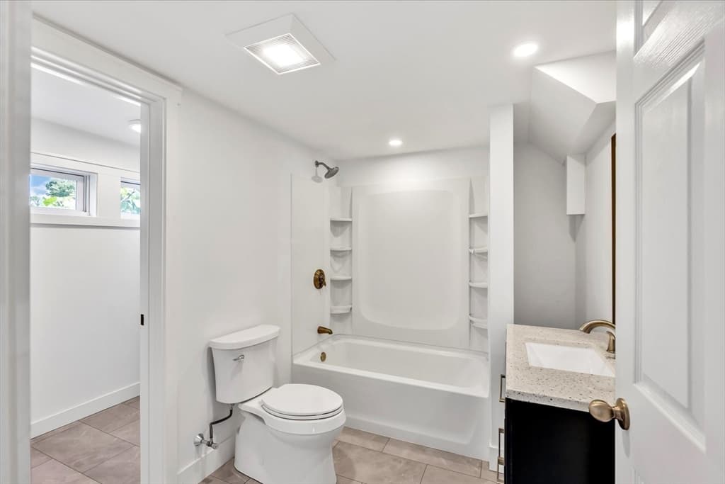 Single Family Residence at 35 Locust Street, Wareham MA 02532, Wareham, photo 14 of 35