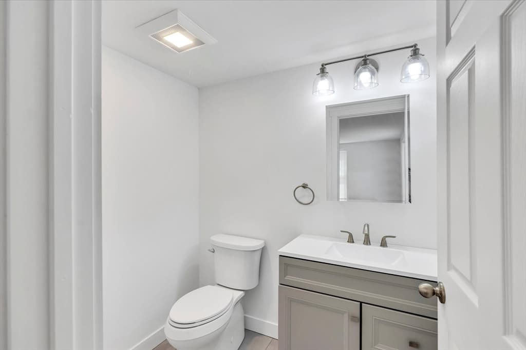 Single Family Residence at 35 Locust Street, Wareham MA 02532, Wareham, photo 11 of 35