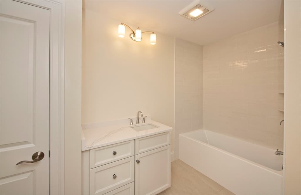 Condominium at 25 Clubview Dr # 25, Andover MA 01810, photo 9 of 19