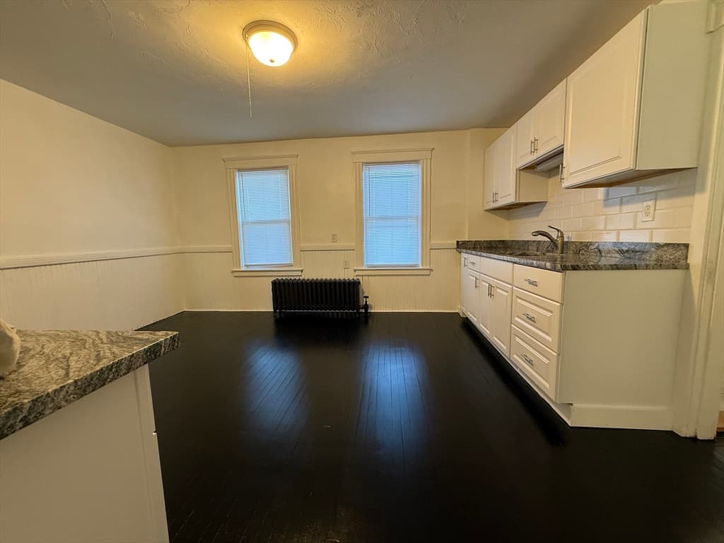 5-9 Family at 18-38 Beaver Ct, Framingham MA 01702, photo 2 of 10