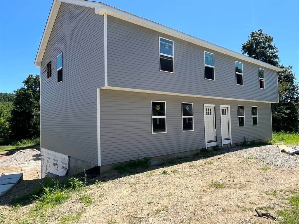 Single Family Residence at 876 Worcester Sr, Southbridge MA 01550, photo 6 of 11