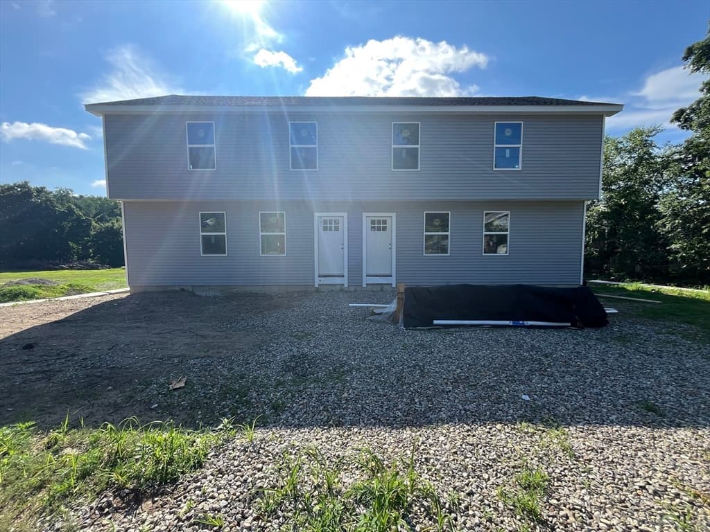 Single Family Residence at 876 Worcester Sr, Southbridge MA 01550, photo 7 of 11