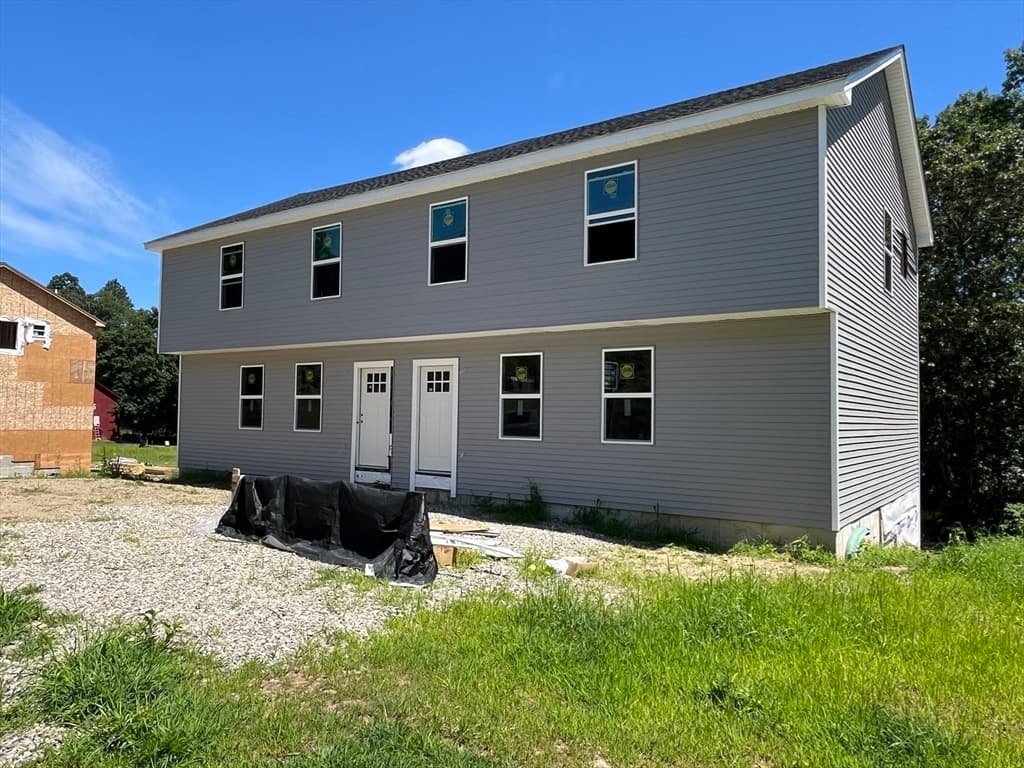 Single Family Residence at 876 Worcester Sr, Southbridge MA 01550, photo 5 of 11