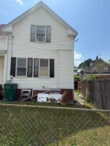 131 London St, Lowell MA 01852