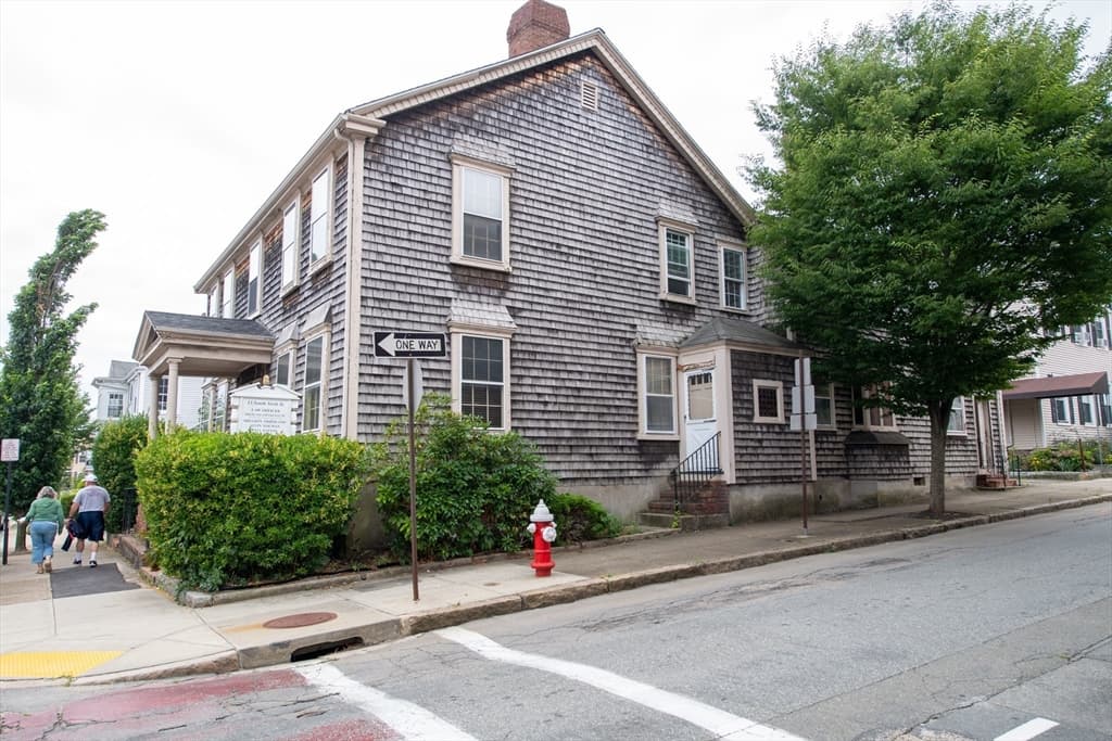 13 S 6th St, New Bedford MA 02740 photo 6