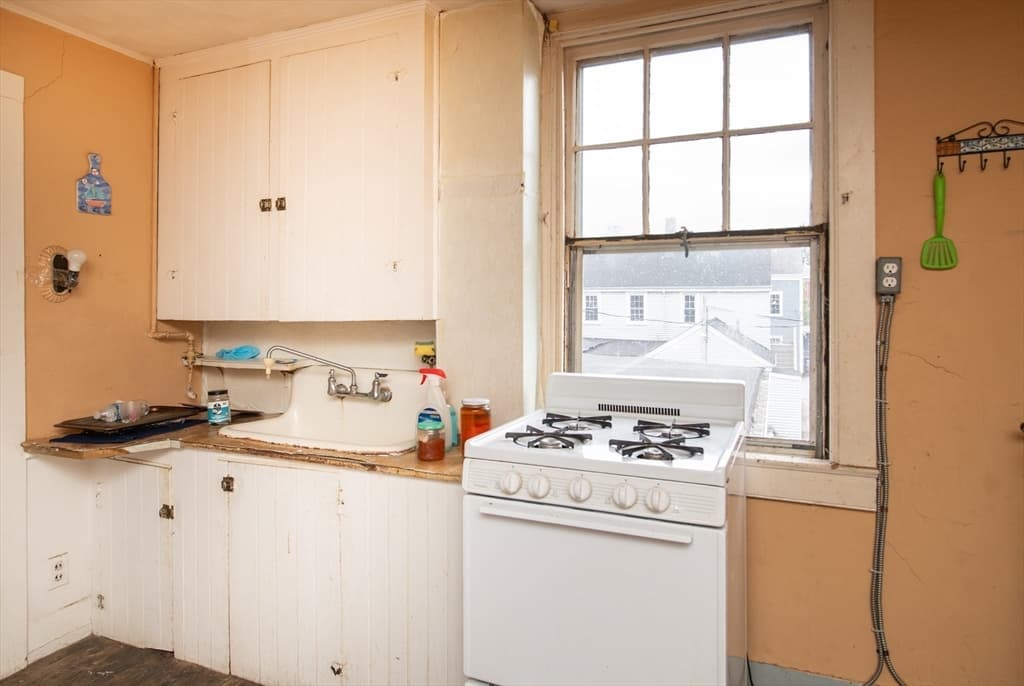 13 S 6th St, New Bedford MA 02740 photo 32