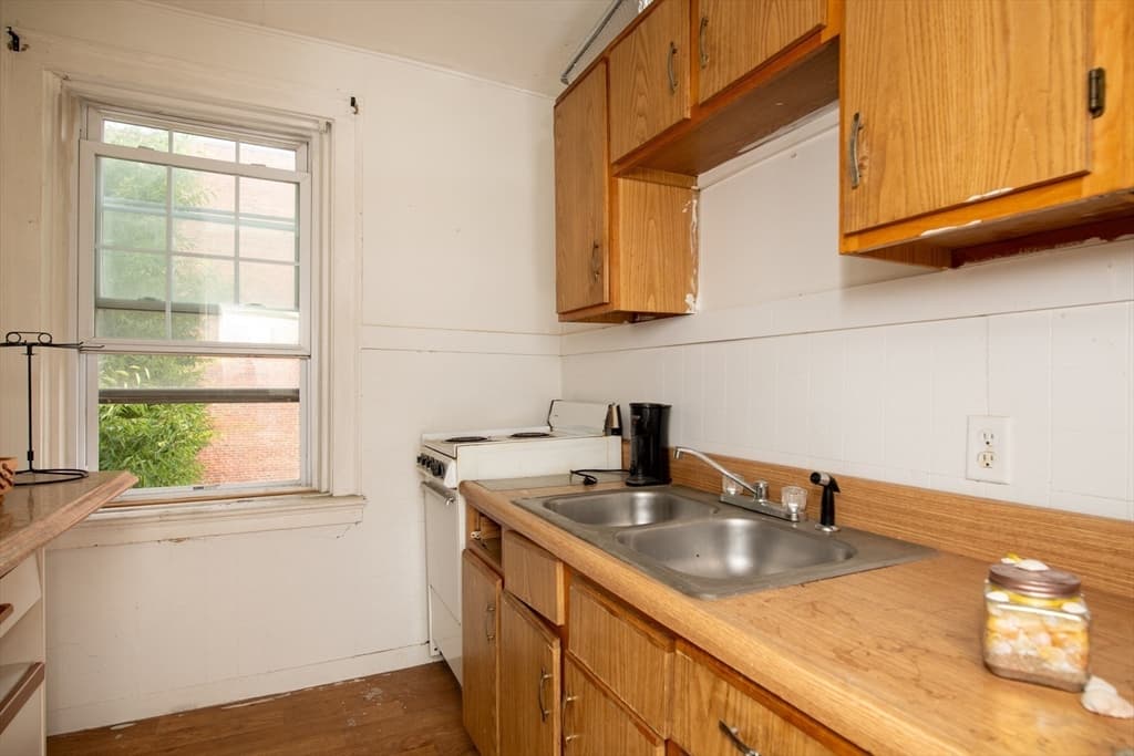 13 S 6th St, New Bedford MA 02740 photo 37