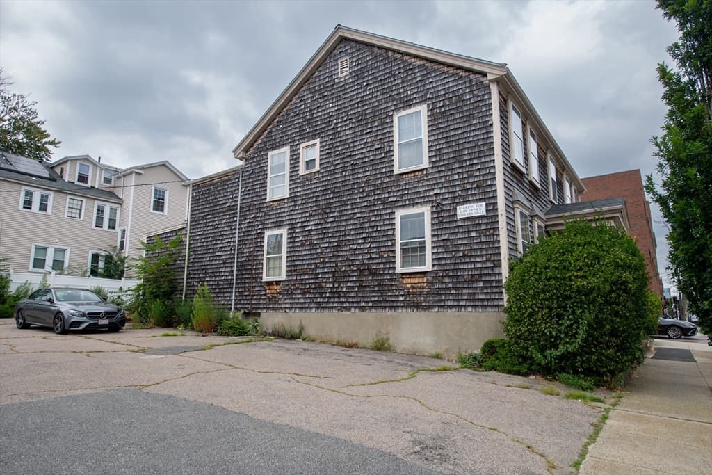 13 S 6th St, New Bedford MA 02740 photo 4