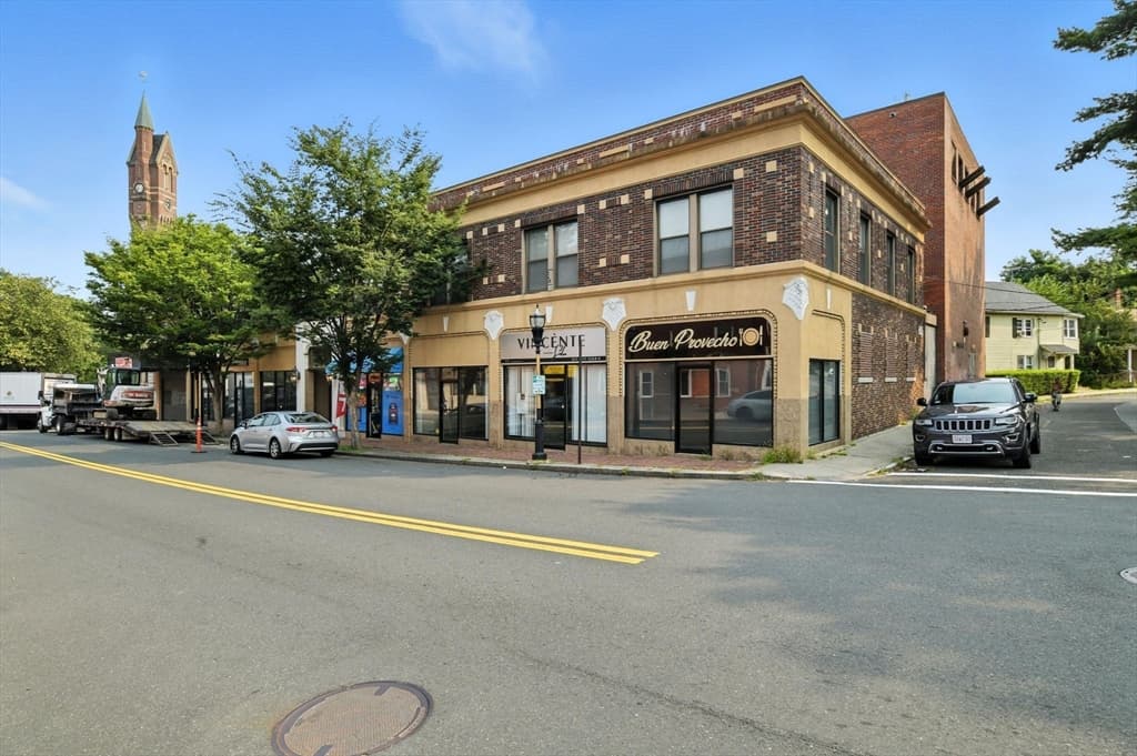 43 Springfield St, Chicopee MA 01013