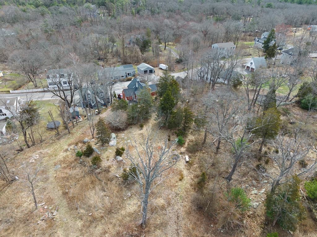 Single Family Residence at 166 Hull St, Hingham MA 02043, photo 3 of 25