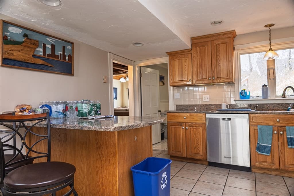 Single Family Residence at 166 Hull St, Hingham MA 02043, photo 10 of 25