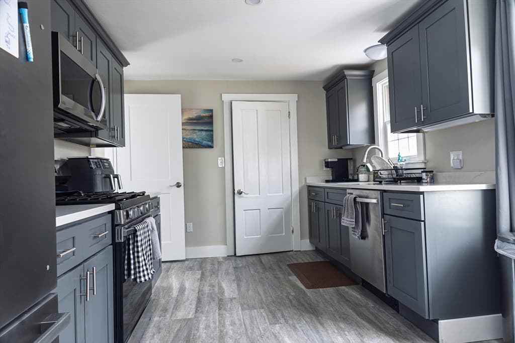 Single Family Residence at 166 Hull St, Hingham MA 02043, photo 18 of 25