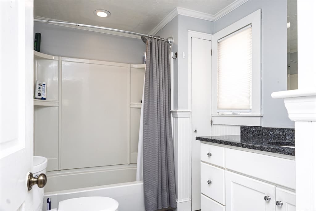 Single Family Residence at 166 Hull St, Hingham MA 02043, photo 11 of 25