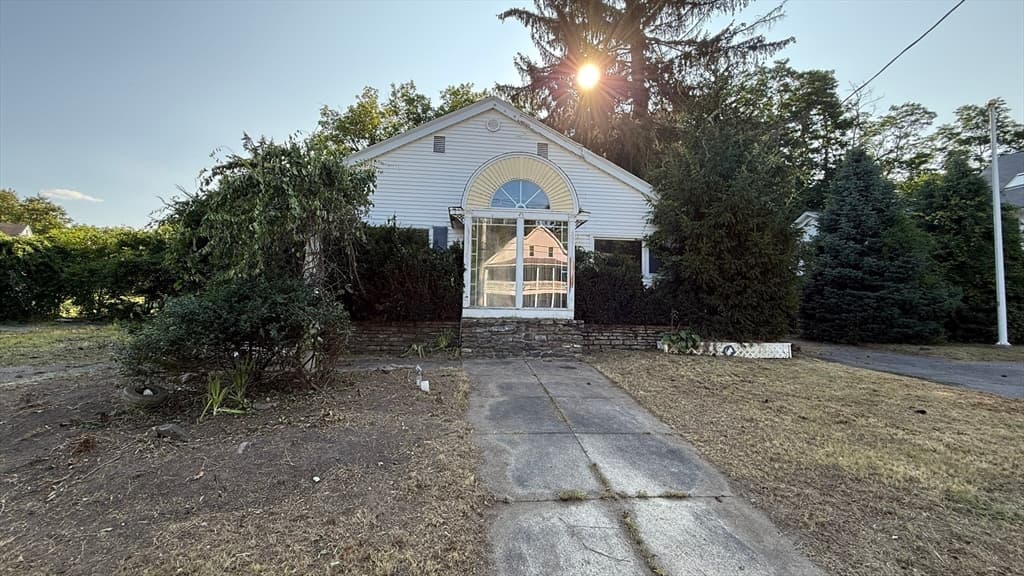 45 Central St, West Boylston MA 01583