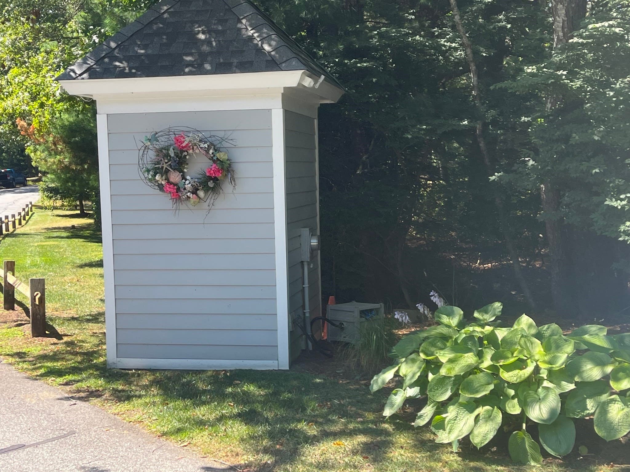 Residential at 10 Shadbush, Mashpee MA 02649, photo 3 of 10