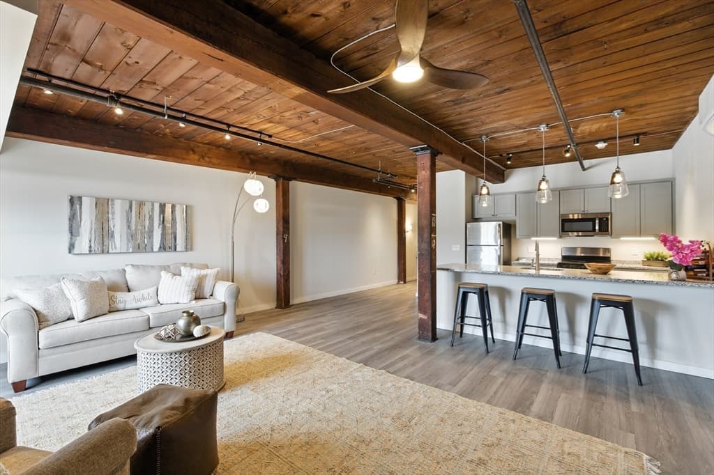 55 Sterling St # 314, Clinton MA 01510