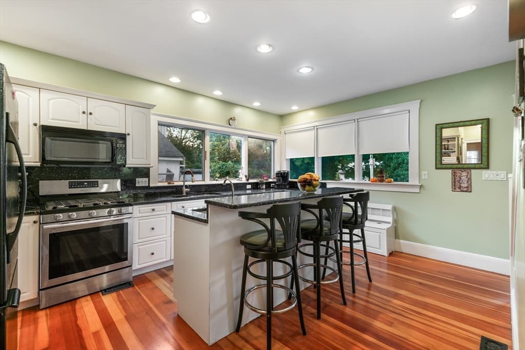 Single Family Residence at 58-60 Washington Street, Fairhaven MA 02719, photo 9 of 25
