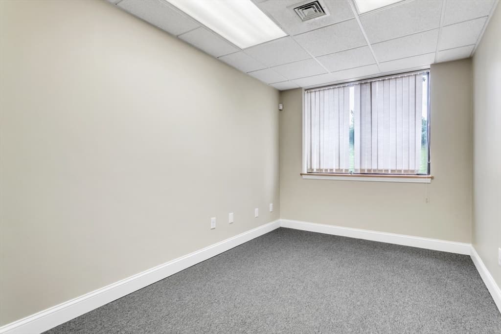 939 E Columbus Ave, Springfield MA 01105 photo 13