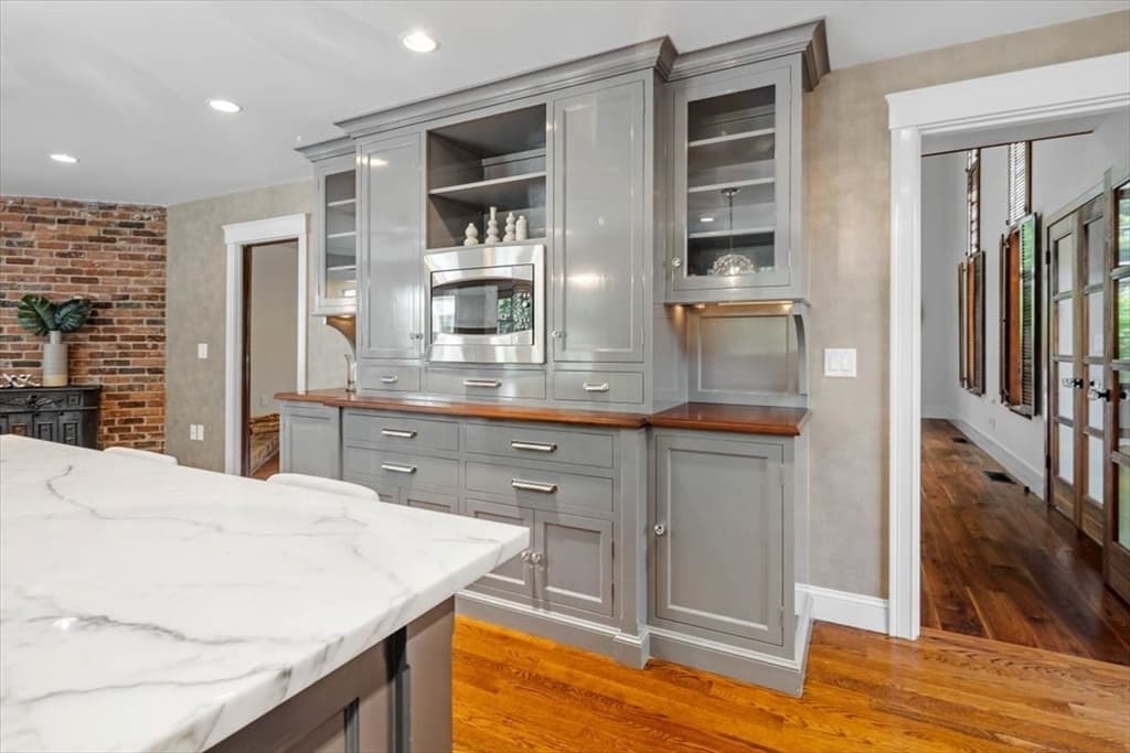 Single Family Residence at 8 Evergreen Lane, Hingham MA 02043, photo 9 of 37
